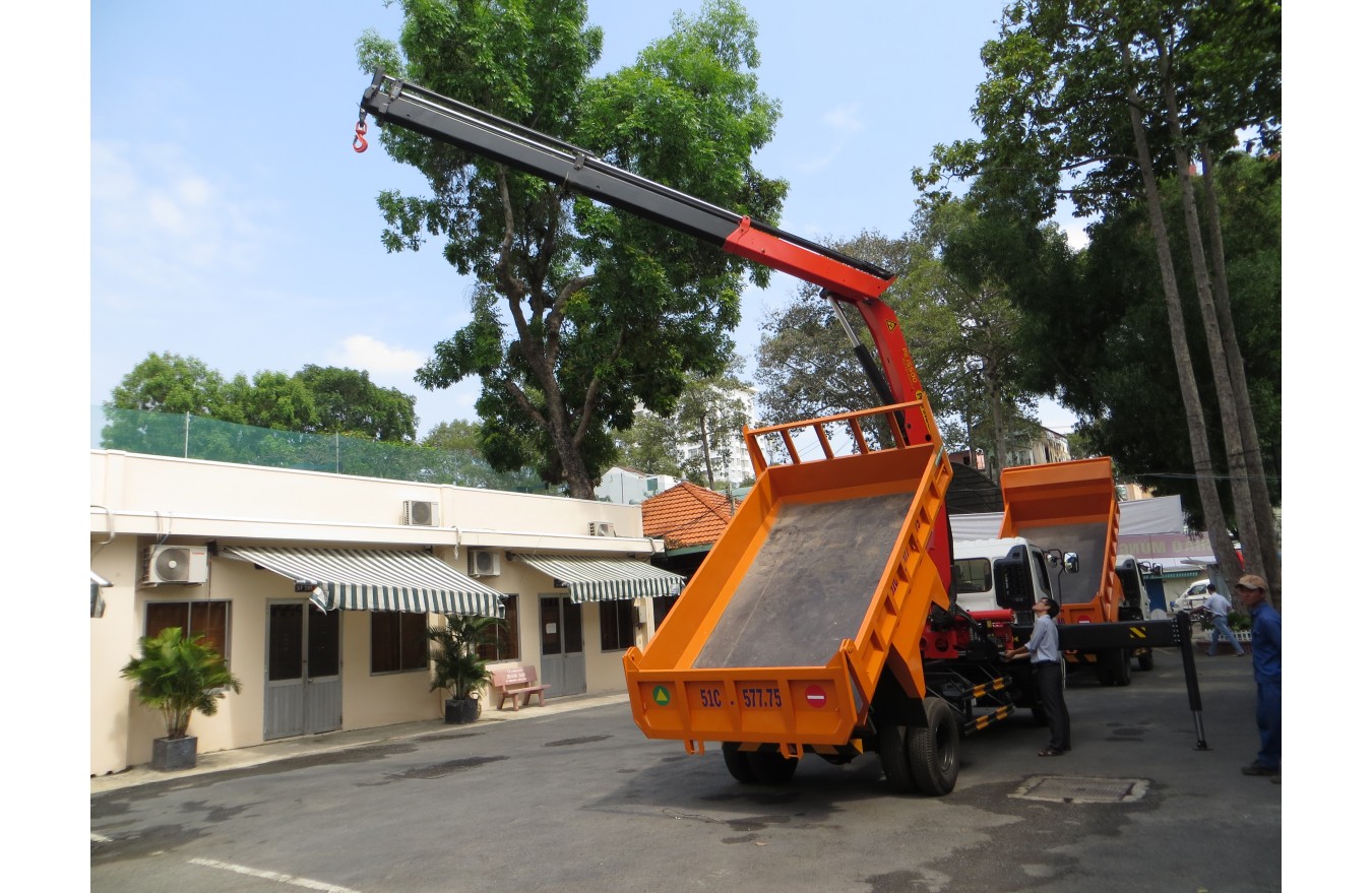 Cẩu gấp khúc