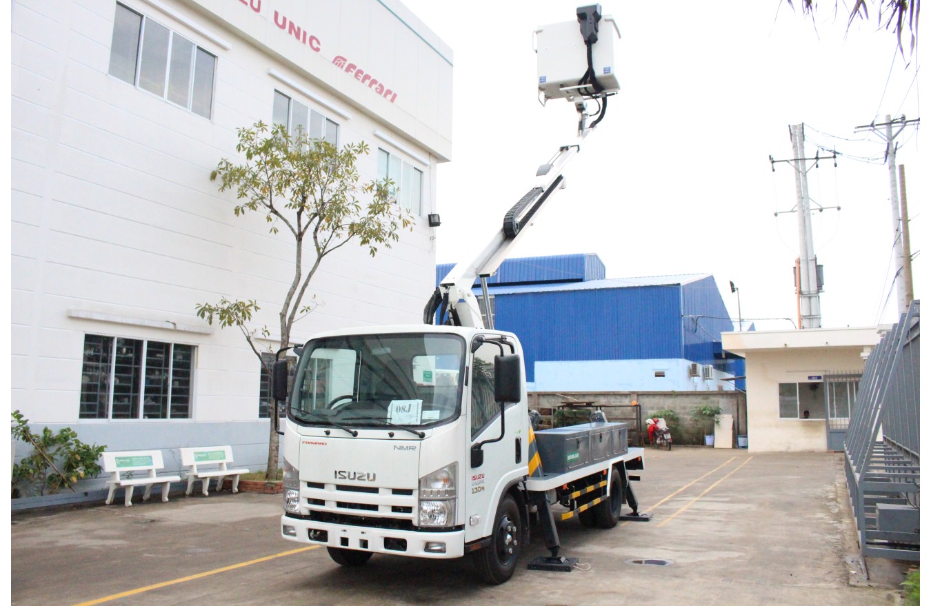 Thang nâng người 17m