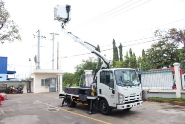 Xe Nâng Người Làm Việc Trên Cao